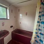 Rent 3 bedroom flat in East Midlands