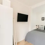 Rent 4 bedroom apartment in Barcelona