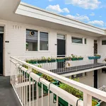 Rent 1 bedroom apartment in St Kilda