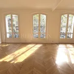 Rent 5 bedroom apartment of 159 m² in Paris 