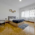 Rent a room of 240 m² in madrid