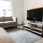 Rent 4 bedroom house in Leeds