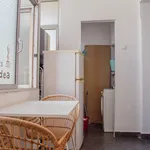 Rent a room of 100 m² in Lisbon