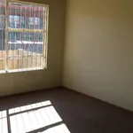 Rent 2 bedroom house in Krugersdorp