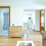 Rent 5 bedroom apartment of 50 m² in Madrid