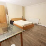 Rent 4 bedroom flat in London