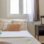 Rent 4 bedroom apartment in Valencia