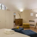 Rent 1 bedroom apartment of 55 m² in Florence