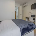 Rent a room of 100 m² in madrid