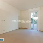 Rent 5 bedroom apartment of 100 m² in Milan