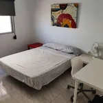 Rent a room of 85 m² in valencia