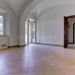 Rent 5 bedroom house of 980 m² in Rome