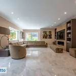 Rent 5 bedroom house of 380 m² in Rome