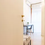 Rent a room of 100 m² in Milan