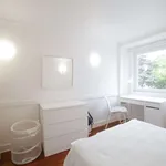 Rent a room of 80 m² in lisbon