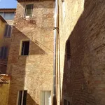 Affitto 4 camera appartamento di 75 m² in Siena