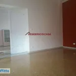 Affitto 4 camera appartamento di 151 m² in Palermo