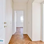 Affitto 6 camera appartamento di 255 m² in Rome