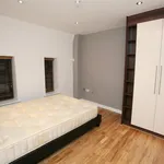 Rent 3 bedroom flat in  London