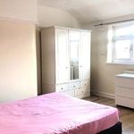 Rent 3 bedroom flat in North West England