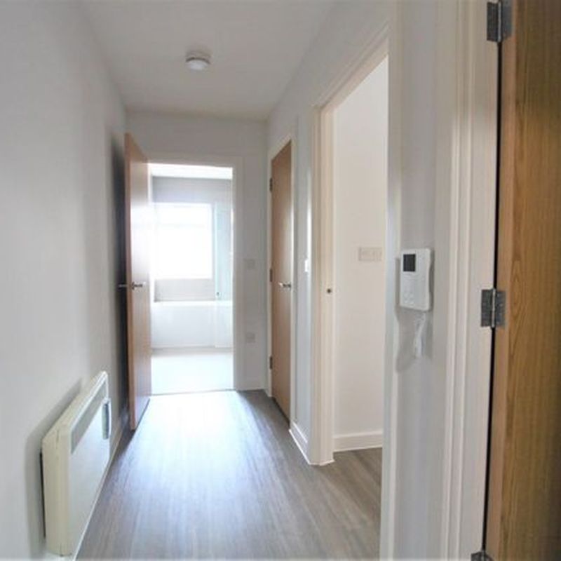 Flat to rent in South Street, Dorking RH4