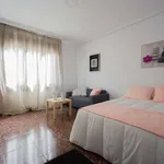 Rent a room of 130 m² in valencia