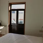 Rent a room of 300 m² in Porto