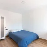 Rent 4 bedroom apartment in barcelona