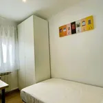 Rent a room of 85 m² in Madrid