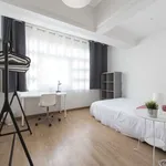 Rent a room in lisbon