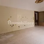 Affitto 5 camera appartamento di 185 m² in Reggio Calabria