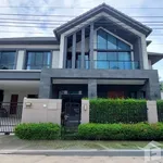 Rent 3 bedroom house of 352 m² in Bangkok