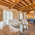 Rent 6 bedroom house of 230 m² in Seravezza