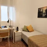 Rent a room of 90 m² in valencia