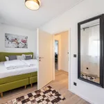 Miete 3 Schlafzimmer wohnung von 818 m² in Berlin