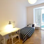 Rent a room of 170 m² in Madrid