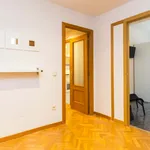 Rent a room of 75 m² in Madrid