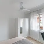 Rent 6 bedroom apartment in Madrid