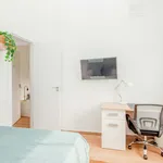 Rent a room of 143 m² in Valencia