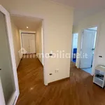 Affitto 4 camera appartamento di 115 m² in Naples