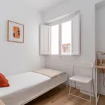 Rent 4 bedroom apartment in Valencia