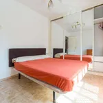 Rent a room of 75 m² in valencia