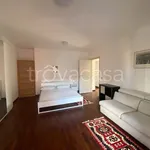 Rent 5 bedroom apartment of 130 m² in Milano