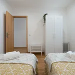 Rent 1 bedroom apartment of 55 m² in Porto