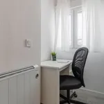 Rent 4 bedroom apartment in Madrid