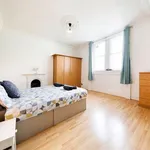 Rent 3 bedroom flat in South West England