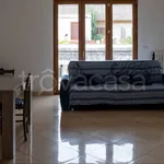 Rent 5 bedroom apartment of 90 m² in Lizzanello