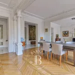 Rent 6 bedroom apartment of 209 m² in Paris