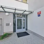 Pronajměte si 3 ložnic/e byt o rozloze 72 m² v Capital City of Prague