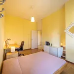 Rent a room of 150 m² in Milan